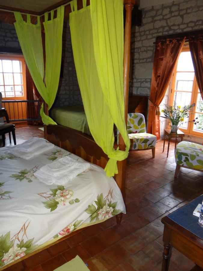 Gite Du Manoir Des Roches Saires Bagian luar foto