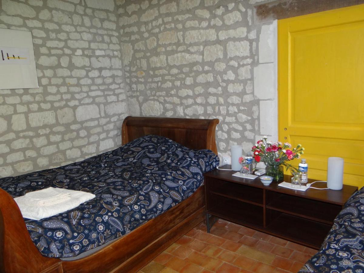 Gite Du Manoir Des Roches Saires Bagian luar foto
