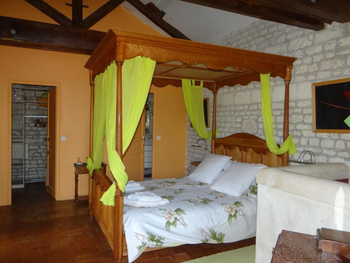 Gite Du Manoir Des Roches Saires Bagian luar foto