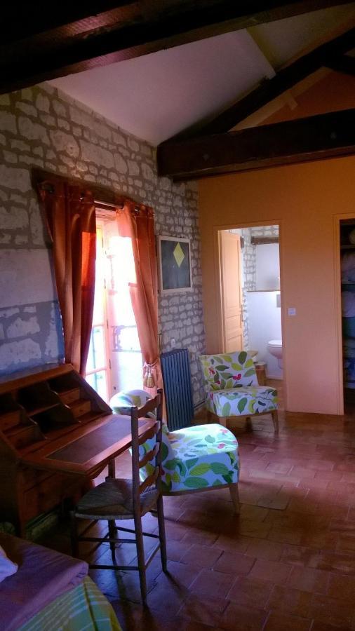 Gite Du Manoir Des Roches Saires Bagian luar foto