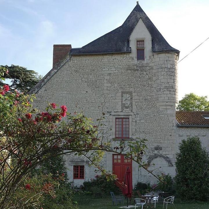 Gite Du Manoir Des Roches Saires Bagian luar foto