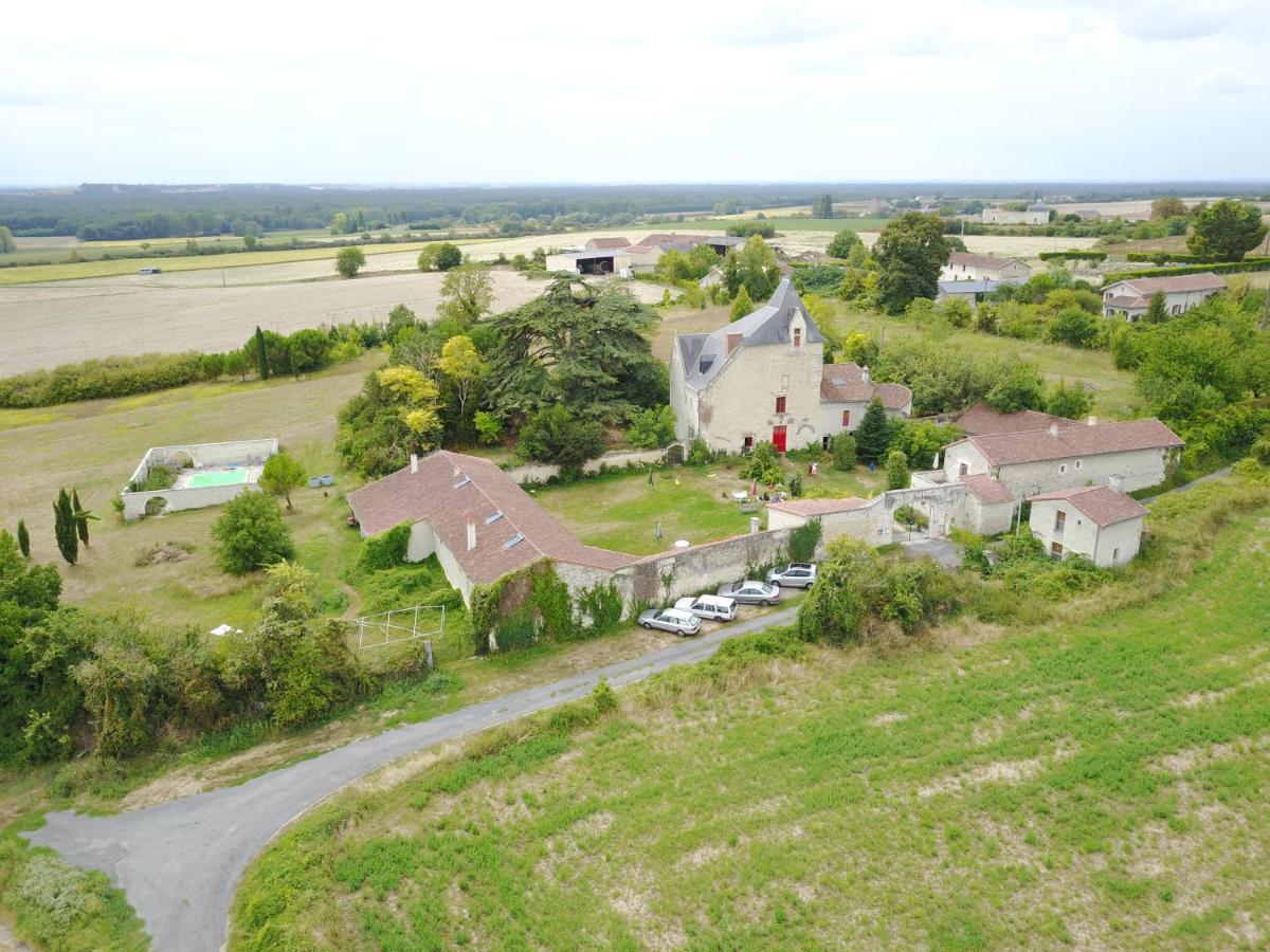 Gite Du Manoir Des Roches Saires Bagian luar foto